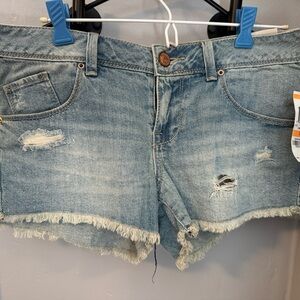 American Rag NWT-Denim Distressed Women's Shorts -Size 7